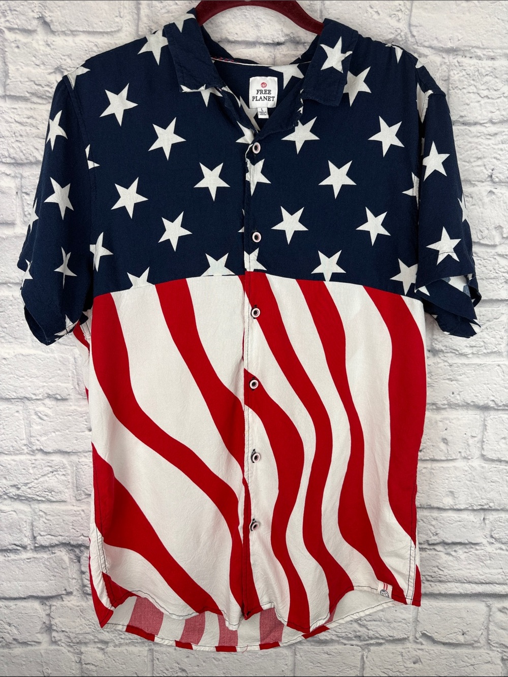 Free Planet Red White & Blue Casual Button Up Shirt Men's Size: Large